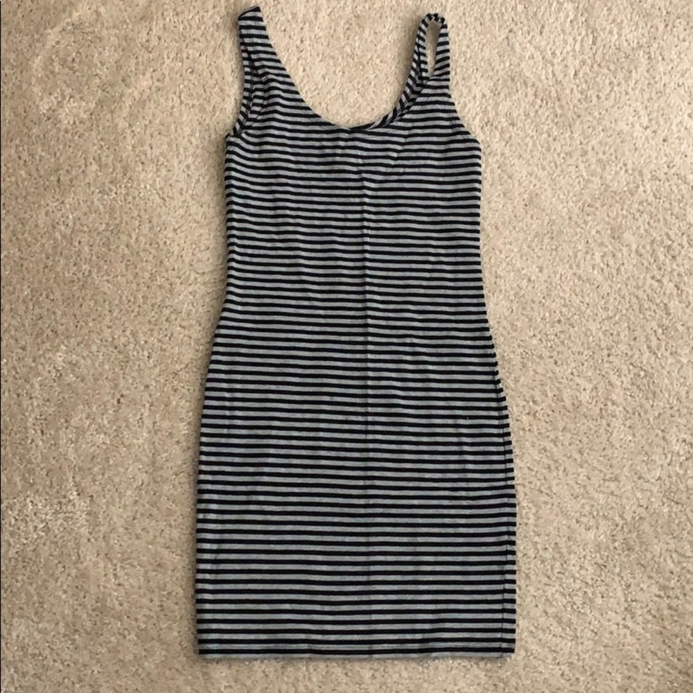 Divided black and gray fitted dress. By H&M. - Picture 1 of 4